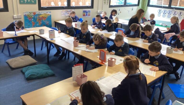 Y2 write letters to King Charles